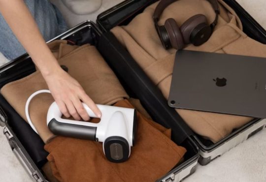 10 Must-Have Travel Gadgets 2025 for Stress-Free Adventures